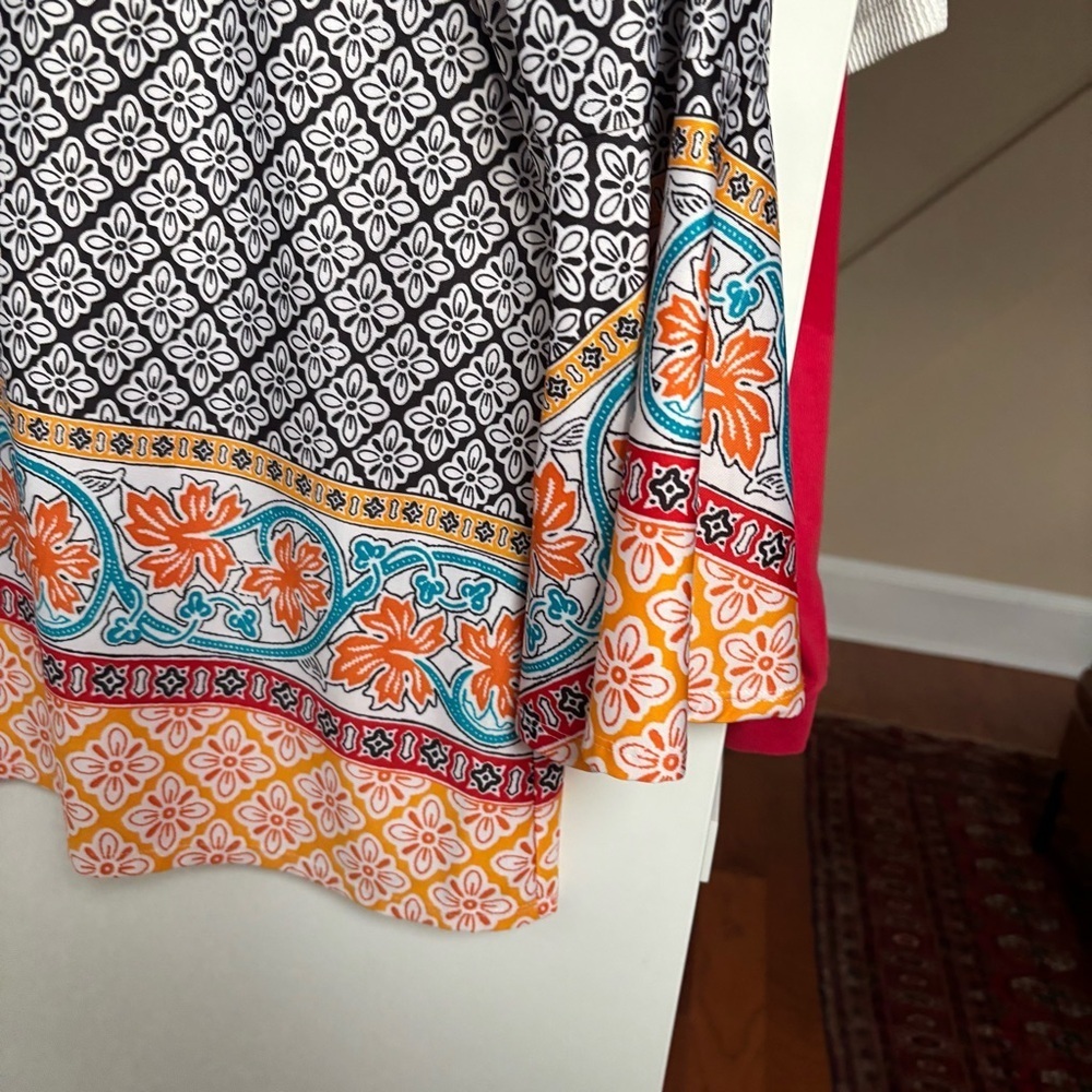 Patterned Women's Top with Multicolor Design - Picture 5 of 6